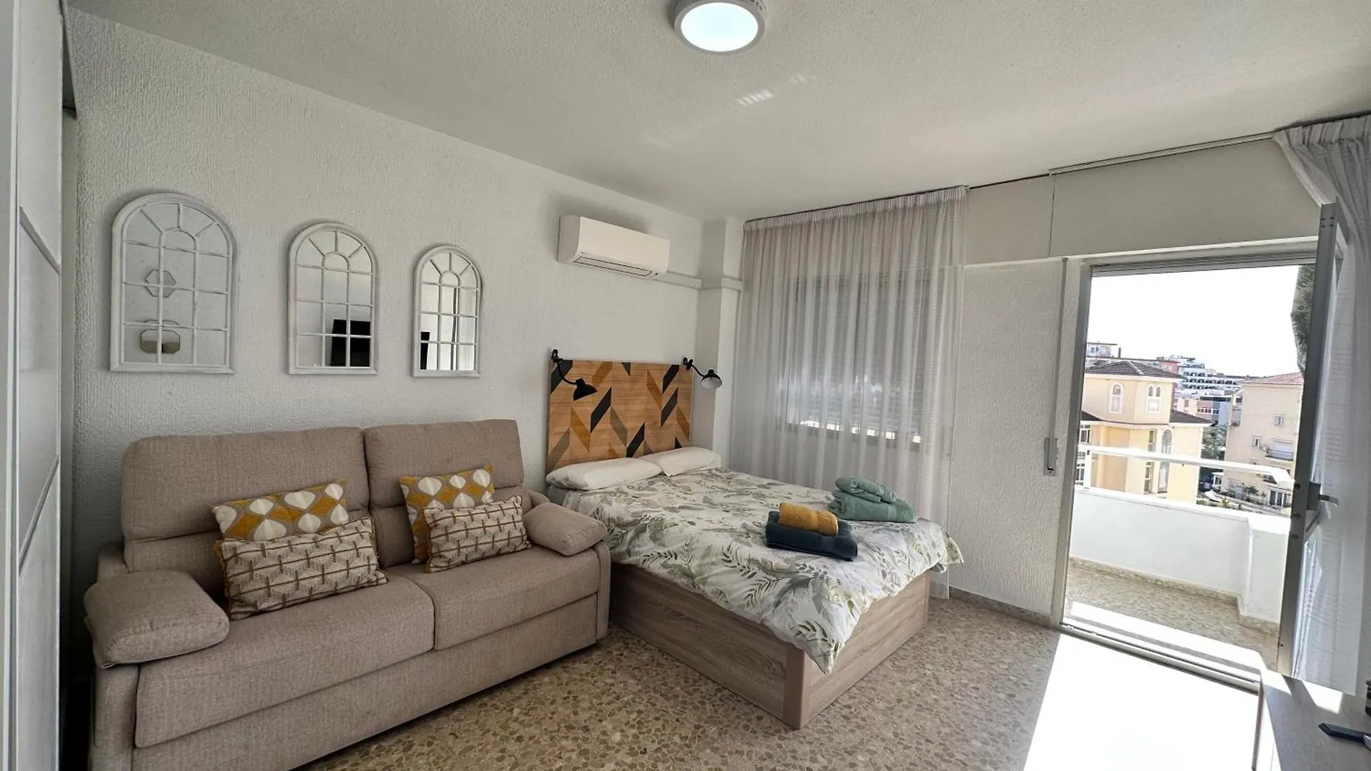 Apartment Ver5 - Terraza Con Vistas Al Mar, Wifi, Smart Tv, Piscina, Playa, Centro Torremolinos Spain